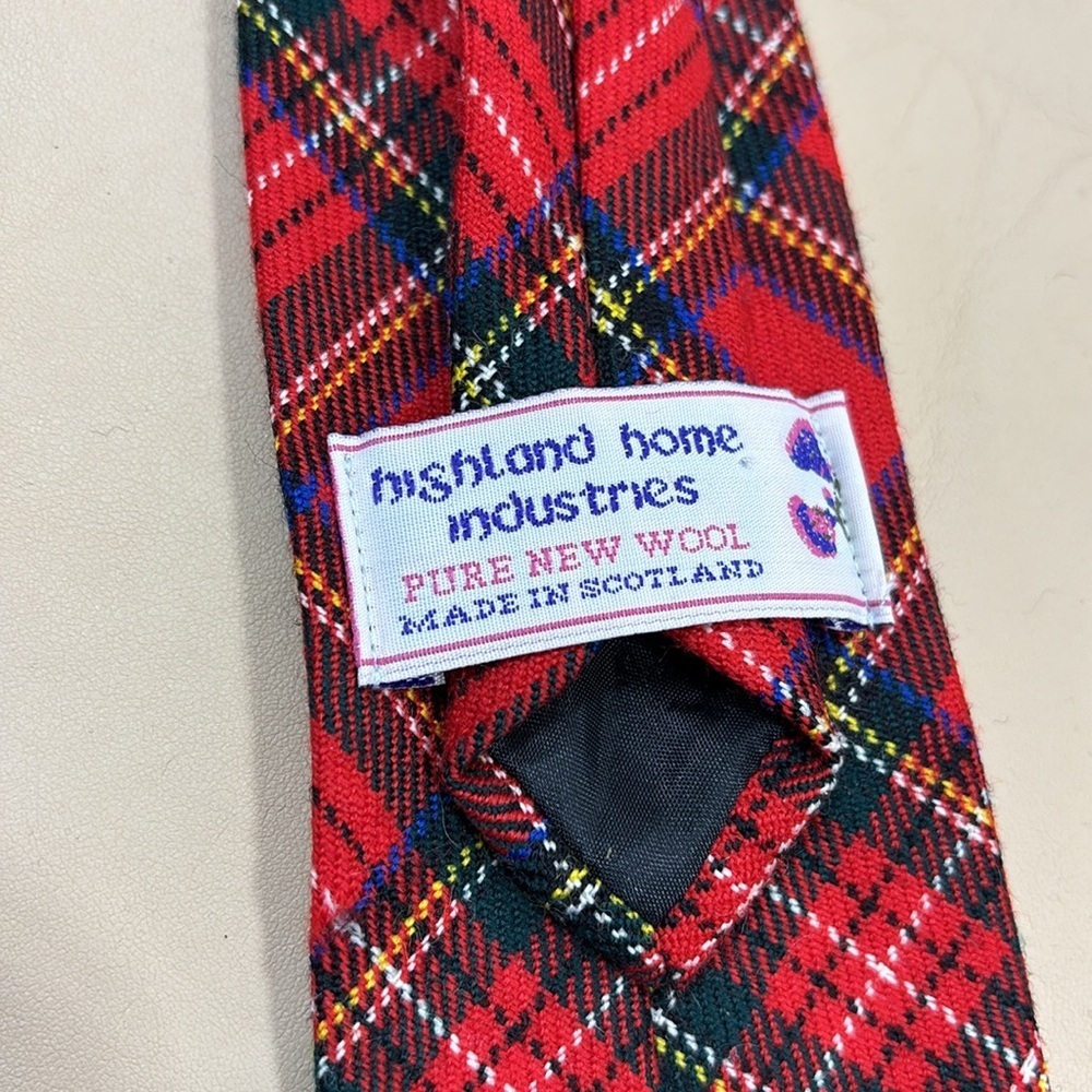 Classic & authentic Scottish genuine wool Red Plaid Men's Tie - Picture 4 of 5